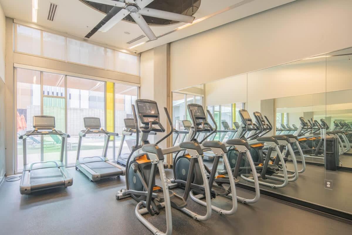Striking 2Bd - Cdt- Gym, Pool, Parking - Sleep8 Leilighet Phoenix Eksteriør bilde