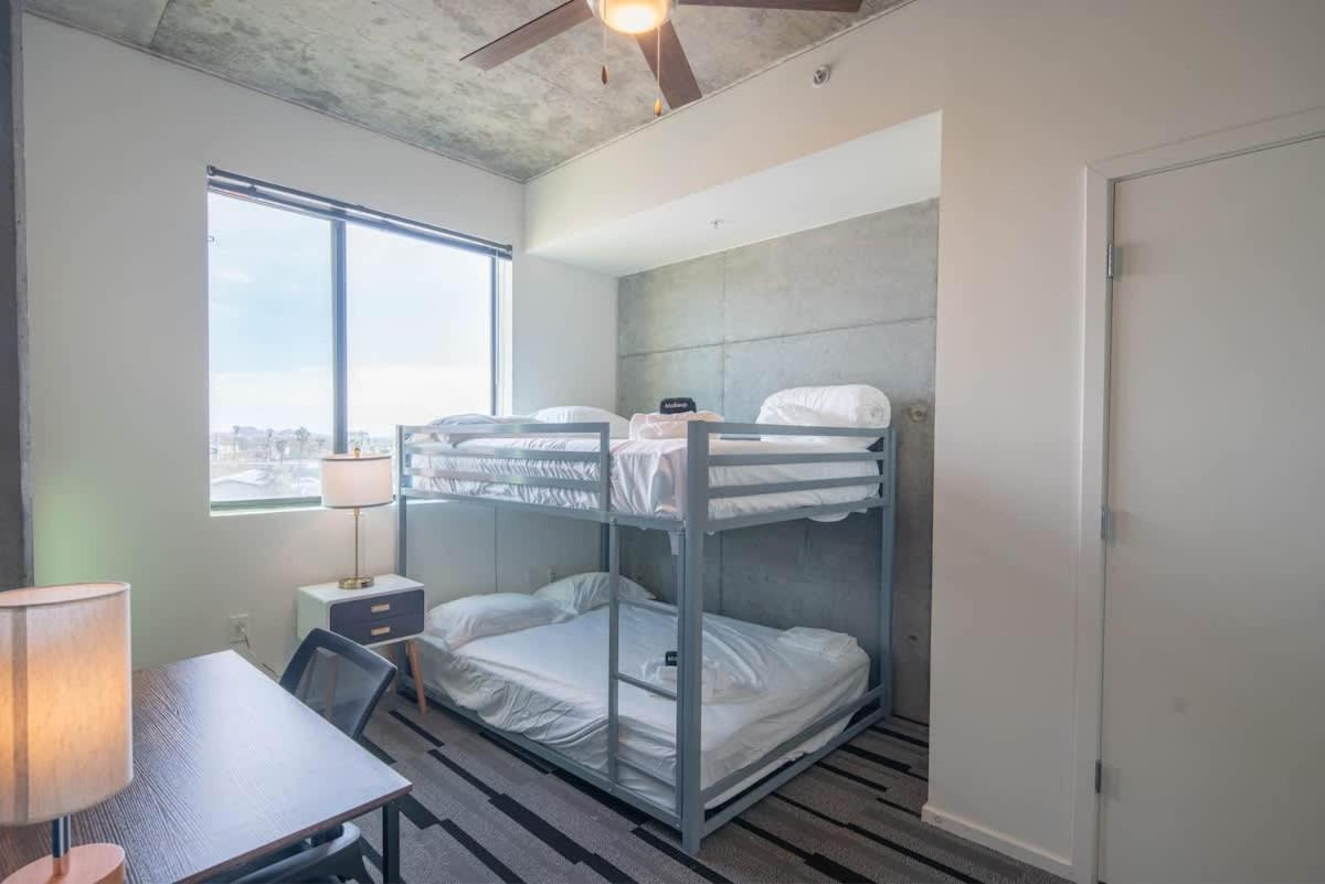Striking 2Bd - Cdt- Gym, Pool, Parking - Sleep8 Leilighet Phoenix Eksteriør bilde