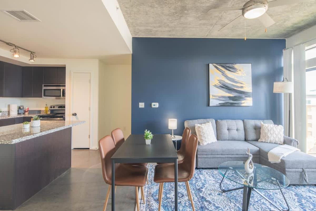 Striking 2Bd - Cdt- Gym, Pool, Parking - Sleep8 Leilighet Phoenix Eksteriør bilde